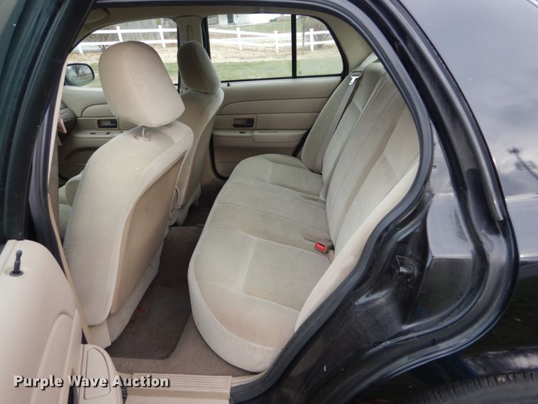 image for item HV9561 2004 Ford Crown Victoria Police Interceptor