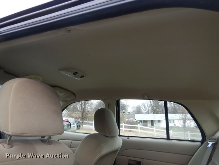 image for item HV9561 2004 Ford Crown Victoria Police Interceptor