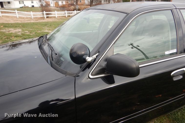 image for item HV9561 2004 Ford Crown Victoria Police Interceptor