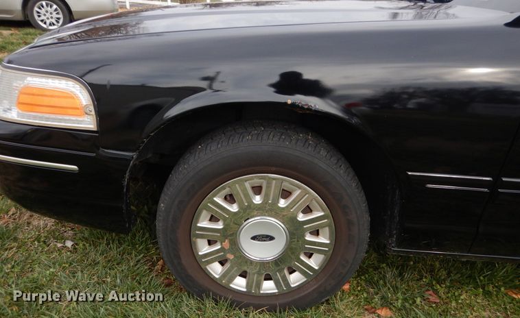 image for item HV9561 2004 Ford Crown Victoria Police Interceptor