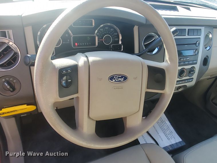 image for item HW9501 2007 Ford Expedition XLT  SUV