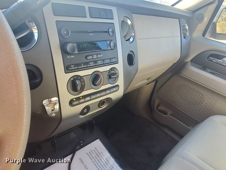 image for item HW9501 2007 Ford Expedition XLT  SUV