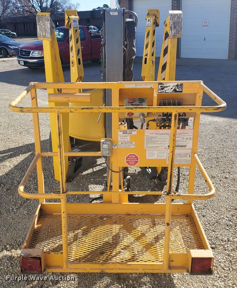 image for item HW9521 2003 Bil-Jax XLB4319  Workforce boom lift