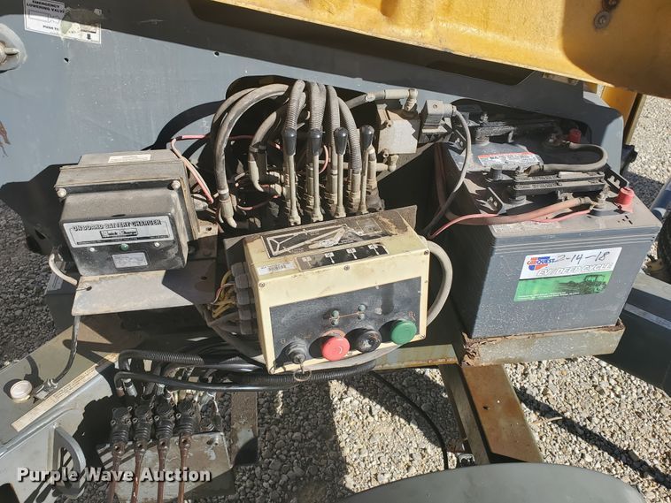 image for item HW9521 2003 Bil-Jax XLB4319  Workforce boom lift