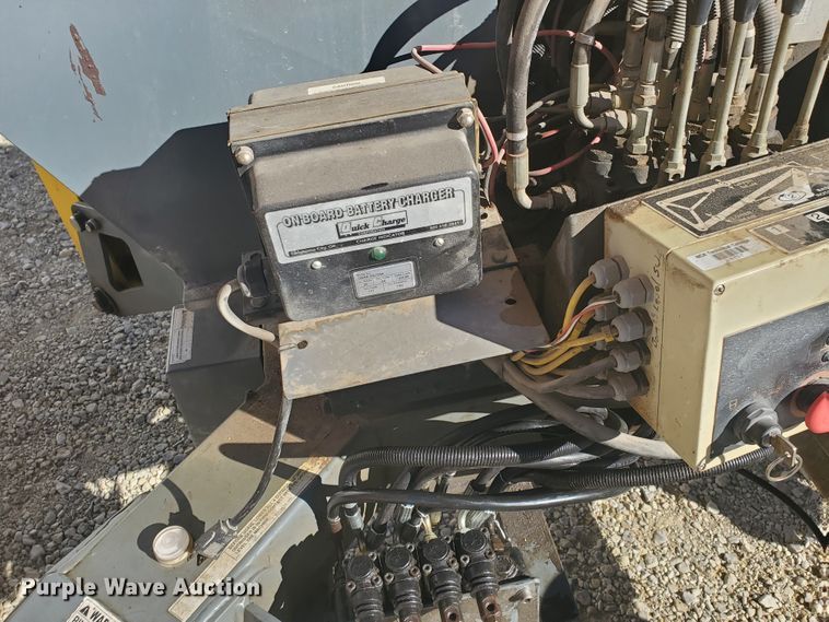 image for item HW9521 2003 Bil-Jax XLB4319  Workforce boom lift