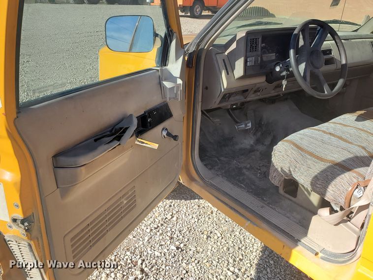 image for item HW9522 1991 Chevrolet Cheyenne 2500  pickup truck