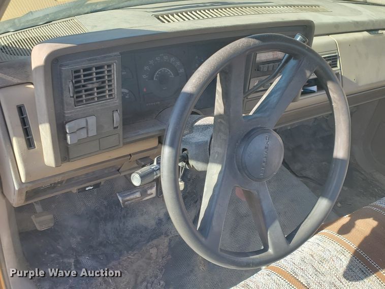 image for item HW9522 1991 Chevrolet Cheyenne 2500  pickup truck