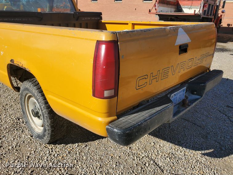 image for item HW9522 1991 Chevrolet Cheyenne 2500  pickup truck
