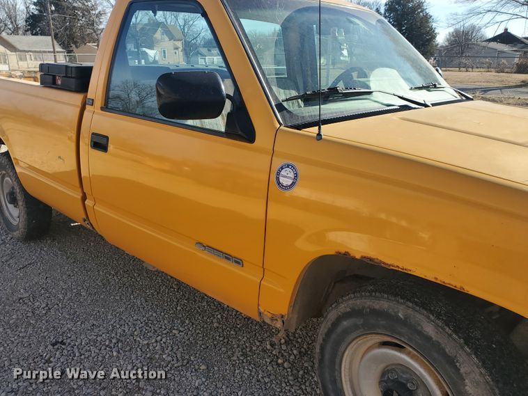 image for item HW9522 1991 Chevrolet Cheyenne 2500  pickup truck