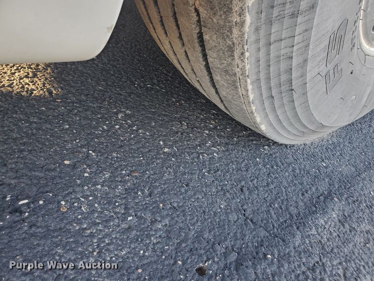 image for item HW9526 2000 Blue Bird LTC40  coach bus