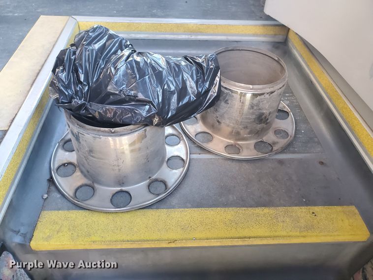 image for item HW9526 2000 Blue Bird LTC40  coach bus