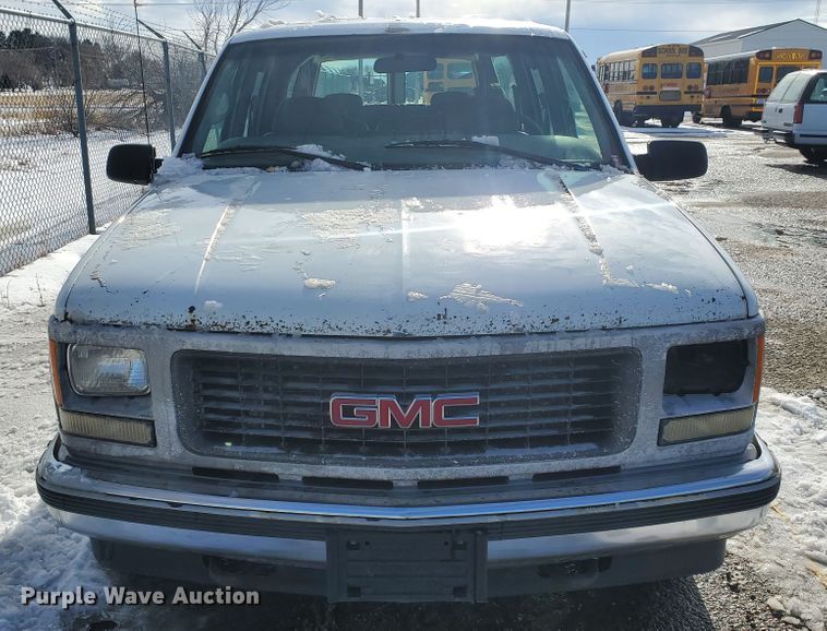 image for item HW9559 1999 GMC Suburban  SUV