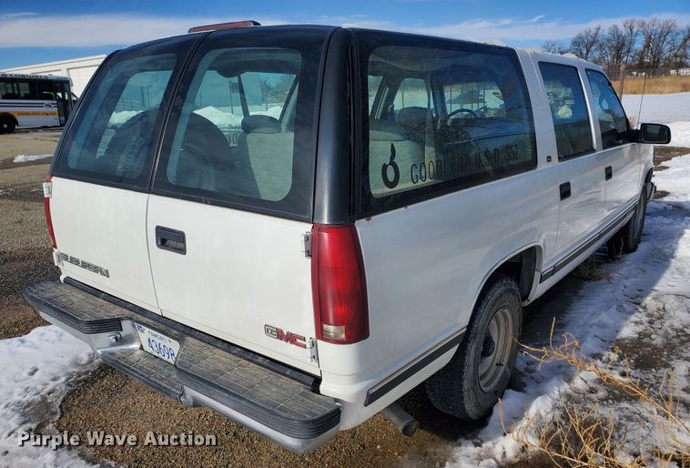image for item HW9559 1999 GMC Suburban  SUV