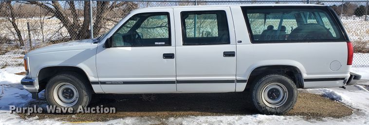 image for item HW9559 1999 GMC Suburban  SUV