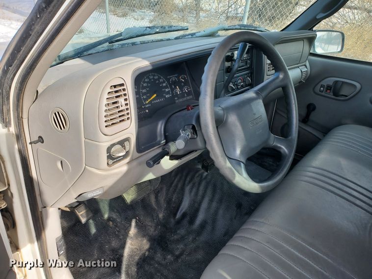 image for item HW9559 1999 GMC Suburban  SUV