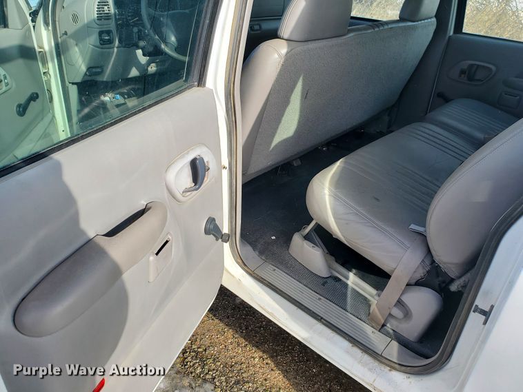 image for item HW9559 1999 GMC Suburban  SUV