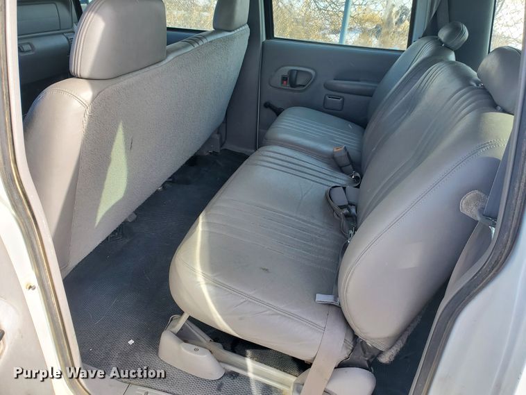 image for item HW9559 1999 GMC Suburban  SUV