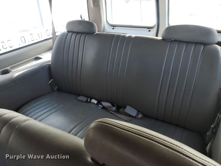 image for item HW9559 1999 GMC Suburban  SUV