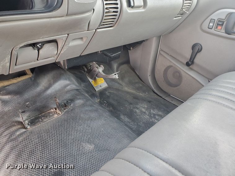 image for item HW9559 1999 GMC Suburban  SUV