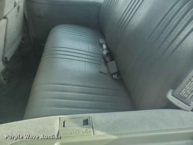 image for item HW9559 1999 GMC Suburban  SUV