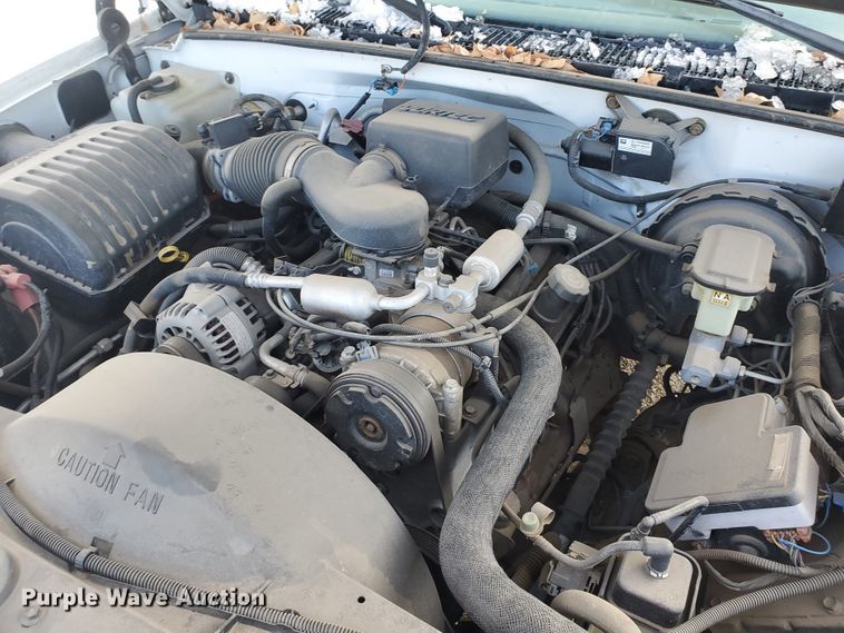 image for item HW9559 1999 GMC Suburban  SUV