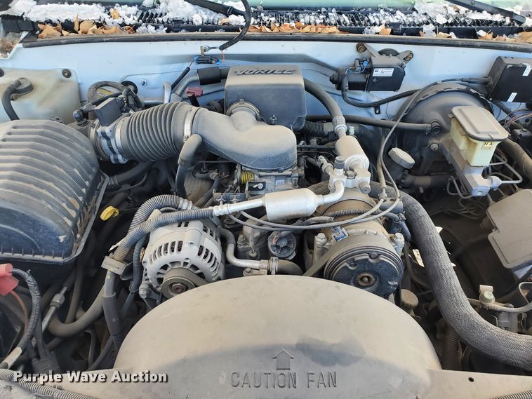 image for item HW9559 1999 GMC Suburban  SUV