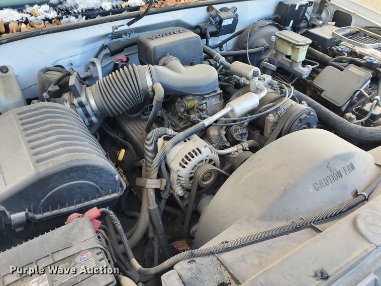 image for item HW9559 1999 GMC Suburban  SUV