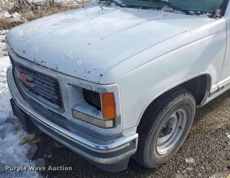 image for item HW9559 1999 GMC Suburban  SUV