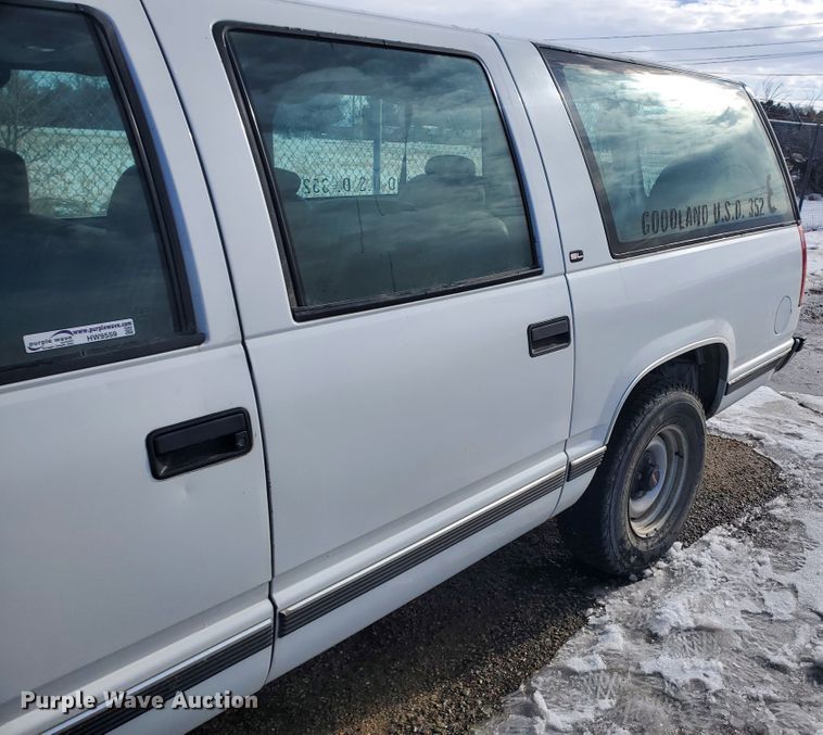 image for item HW9559 1999 GMC Suburban  SUV