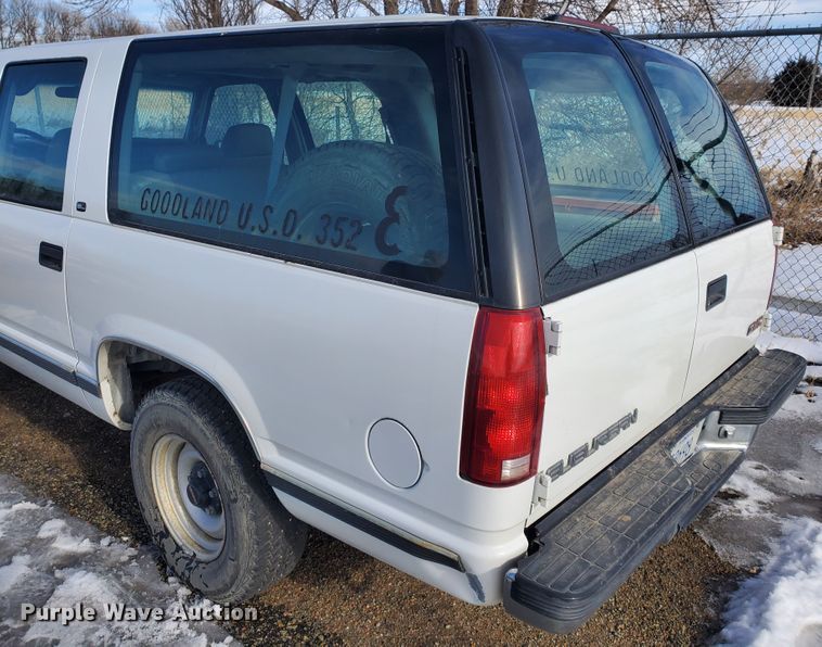 image for item HW9559 1999 GMC Suburban  SUV