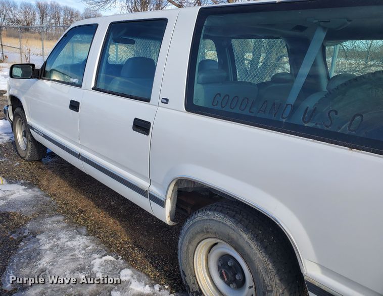 image for item HW9559 1999 GMC Suburban  SUV