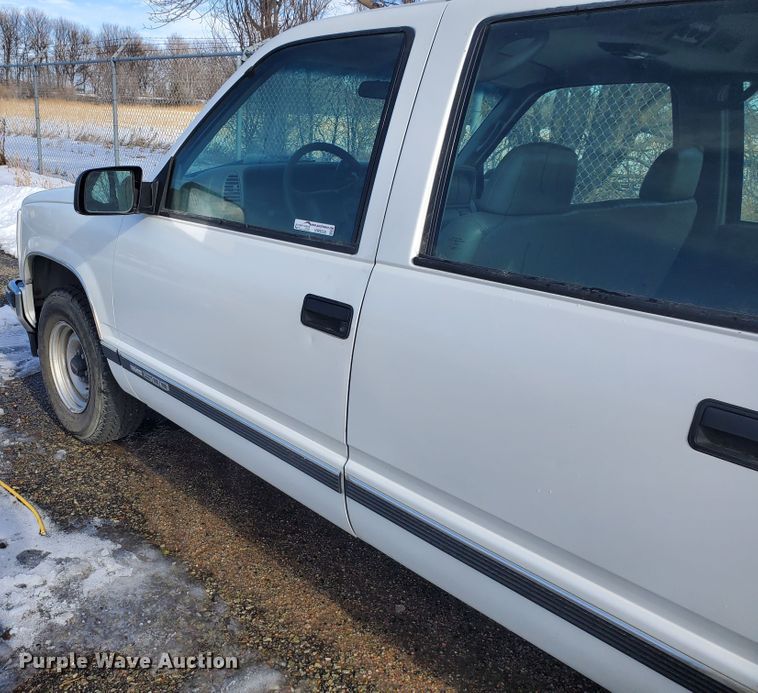 image for item HW9559 1999 GMC Suburban  SUV