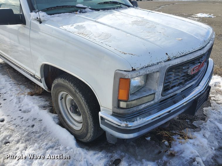 image for item HW9559 1999 GMC Suburban  SUV