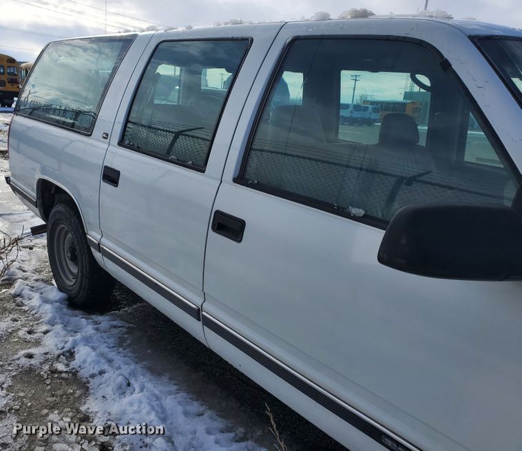 image for item HW9559 1999 GMC Suburban  SUV