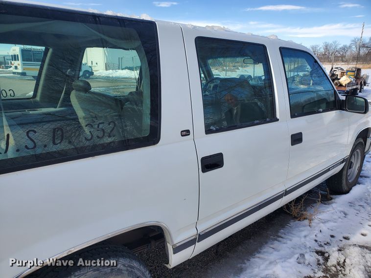 image for item HW9559 1999 GMC Suburban  SUV