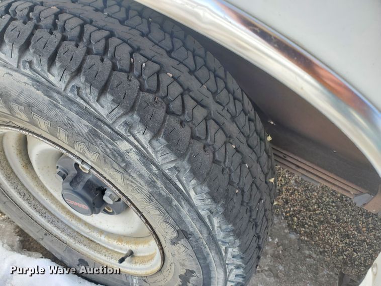 image for item HW9559 1999 GMC Suburban  SUV