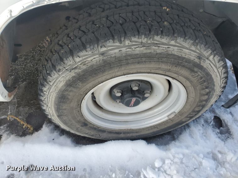 image for item HW9559 1999 GMC Suburban  SUV