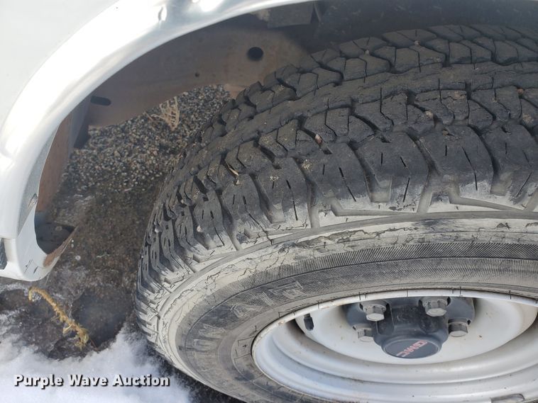 image for item HW9559 1999 GMC Suburban  SUV