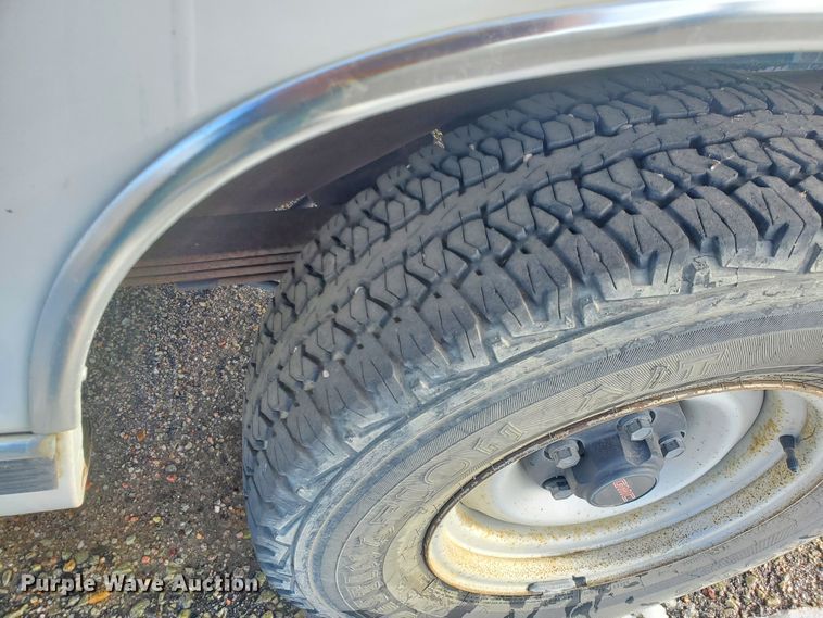 image for item HW9559 1999 GMC Suburban  SUV