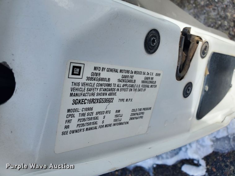 image for item HW9559 1999 GMC Suburban  SUV