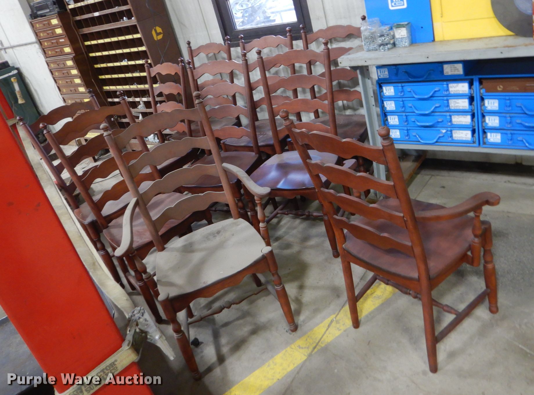 Furniture in Ottumwa, IA Item HU9884 sold Purple Wave