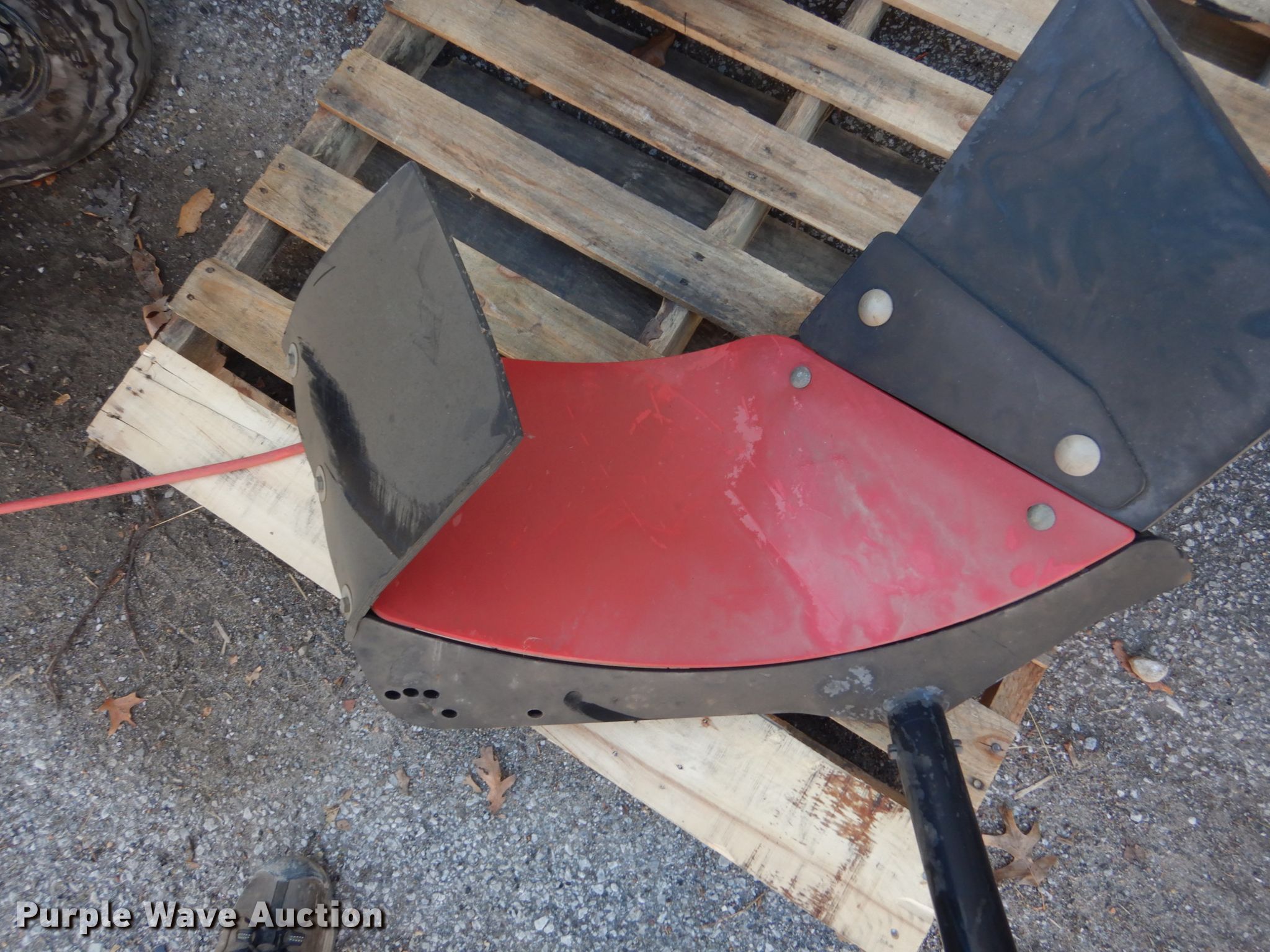 Boss snow plow extensions in Ottumwa, IA Item HU9893 sold Purple Wave