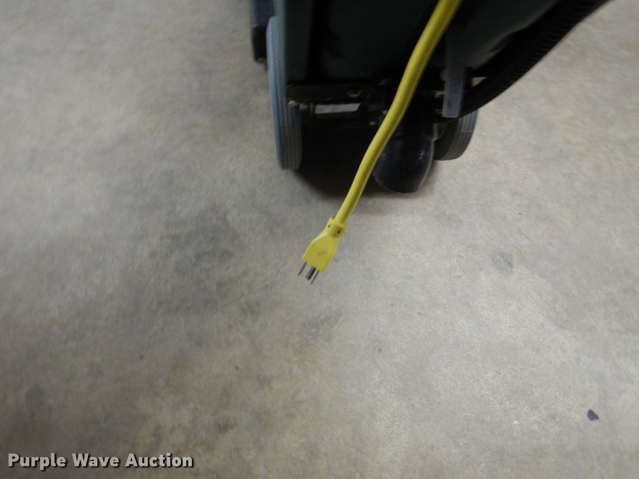 (4) Nobles Power Eagle carpet cleaners in Ottumwa, IA Item HU9908