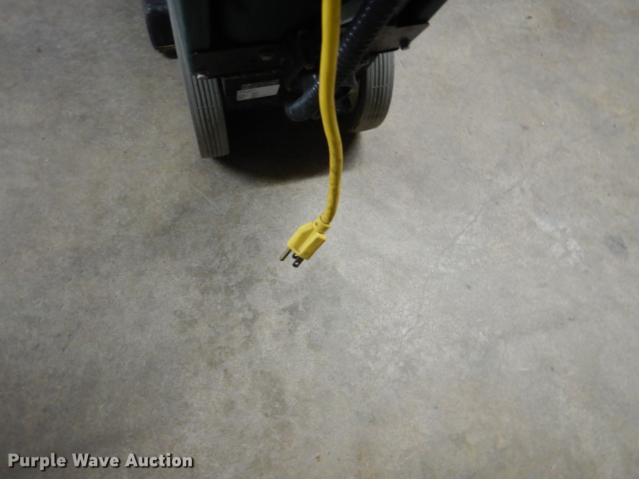 (4) Nobles Power Eagle carpet cleaners in Ottumwa, IA Item HU9908