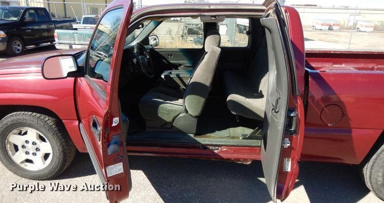 image for item DH3389 2005 Chevrolet Silverado 1500  Ext. Cab pickup truck