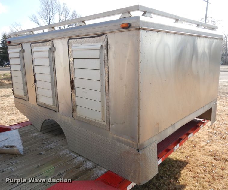 image for item DH5586 Pickup truck bed dog box