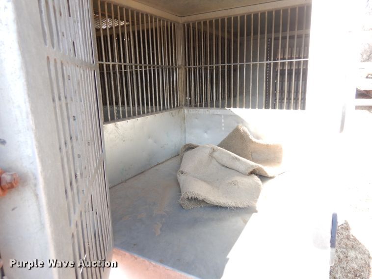 image for item DH5586 Pickup truck bed dog box