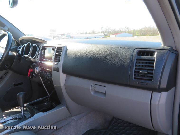 image for item DI3872 2004 Toyota 4Runner Limited  SUV