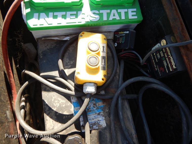 image for item DI8128 2004 H&H dump trailer