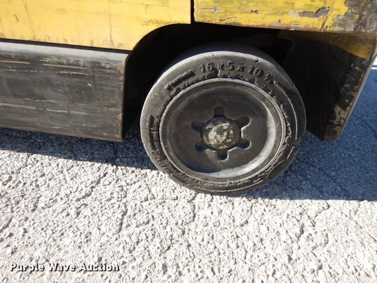 image for item DI8238 Hyster S50XM  forklift